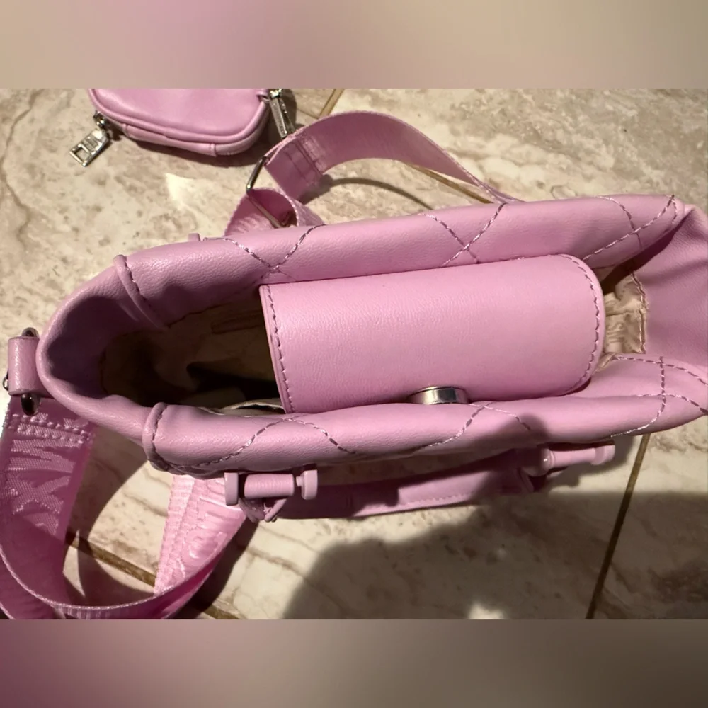 LIKE NEW! Steve Madden Quilted Crossbody Tote in Lilac - Picture 8 of 11